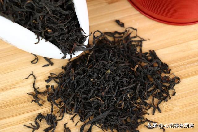 买茶叶时应该注意哪些事情，去茶叶市场买茶叶需要注意什么（选购茶叶的注意事项有哪些）