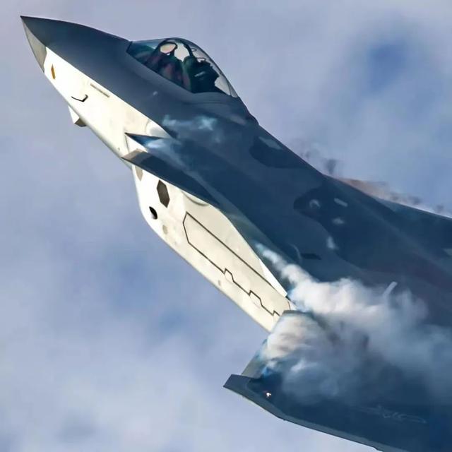 中国人民解放军空军，中国人民解放军空军成立时间（人民空军，生日快乐）