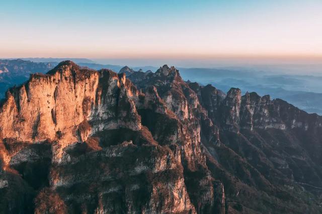 举起手来拍摄地，举起手来拍摄地郭亮村介绍（悬崖上有隐秘古村）
