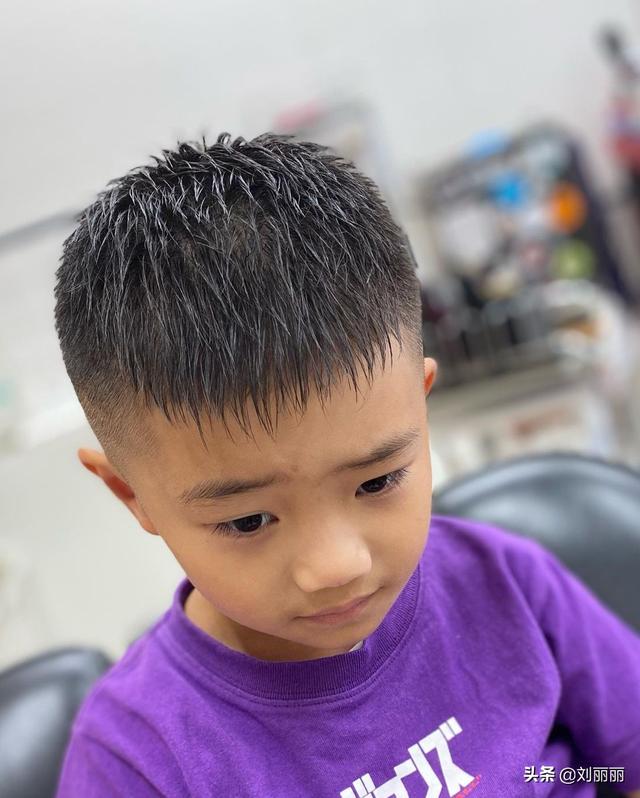 幼儿发型绑扎方法，幼儿发型绑扎方法图解（爆款发型送给你，想不帅都难）