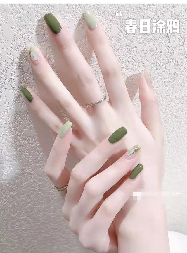 什么颜色指甲油显手白，什么颜色的指甲油显手白（2022年显白又好看的美甲）