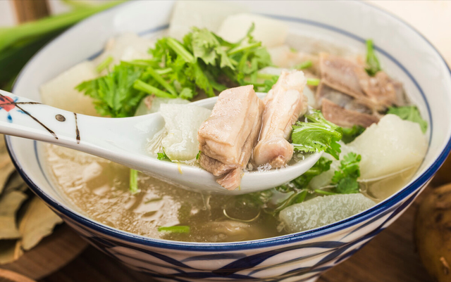 健康饮食十句口诀，饮食健康知识小常识（牢记饮食口诀“三黑二白一红”）