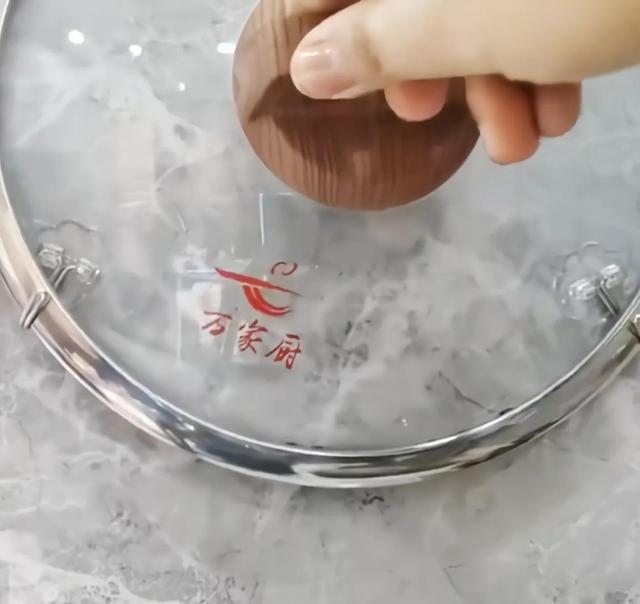 如何熨烫衣服，烫衣服的技巧（分享20个生活小妙招）