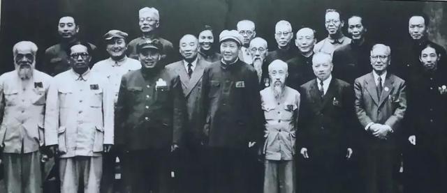 国家领导人排序，主席在哪里（浅谈1954年9月国务院成立以前共和国国家领导人的排名）