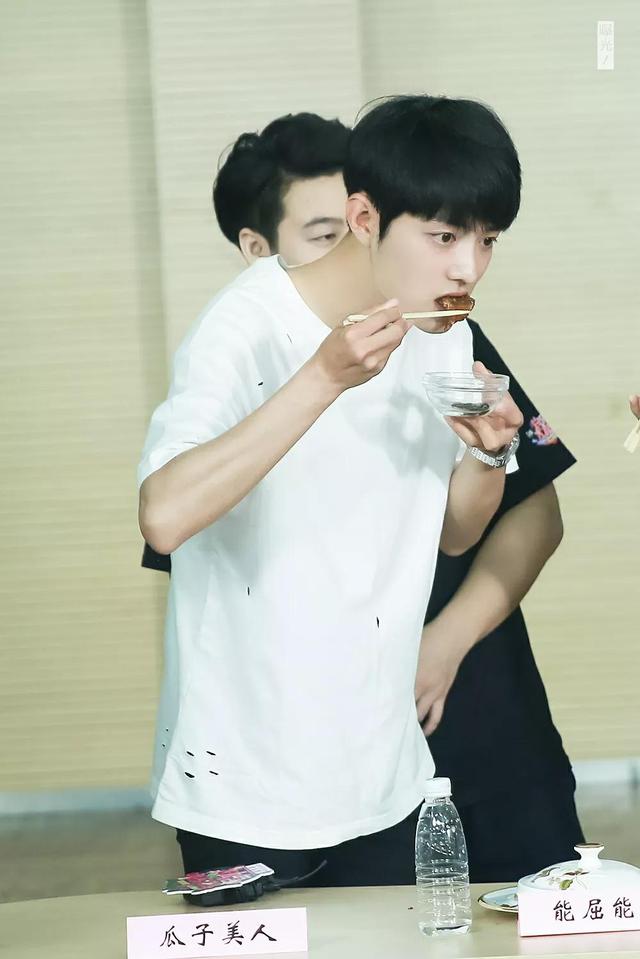 肖战快乐大本营，肖战郑爽快乐大本营哪一期（肖战一共上了四次《快乐大本营》）