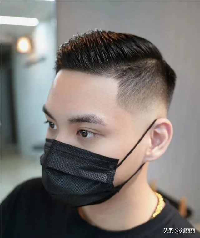 两边剃掉的发型，头发两边剪没的头型（2023新年男发这样剪）