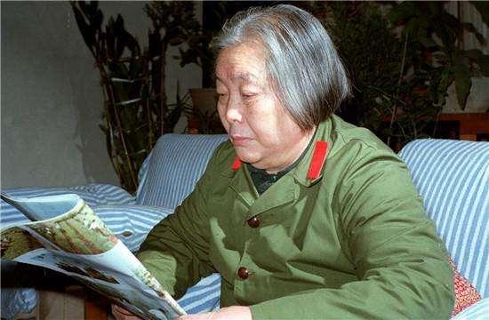 小叶丹后人，因彝海结盟，小叶苦丁茶的作用与功效（叶家30多人为她送行）