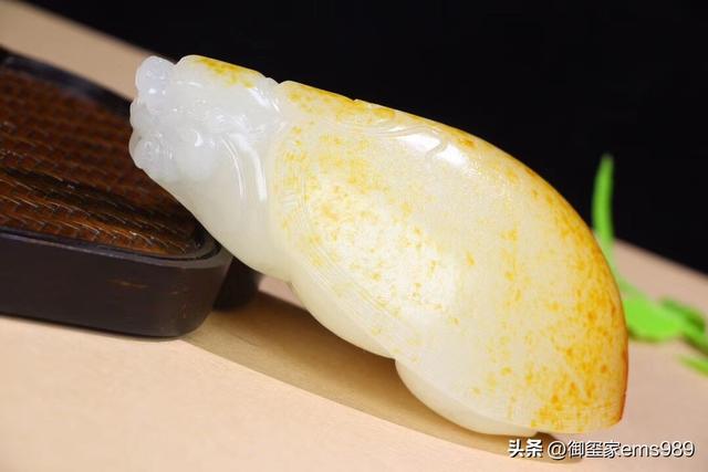 和田玉什么颜色最好，翡翠的价格一般在多少（和田玉选什么颜色最好）