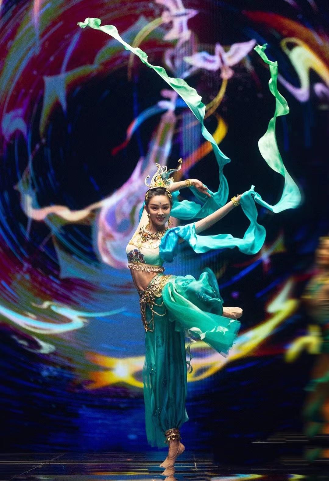 同跳敦煌舞,把唐诗逸孙怡等女星放一起,谁惊艳谁惊悚一目了然