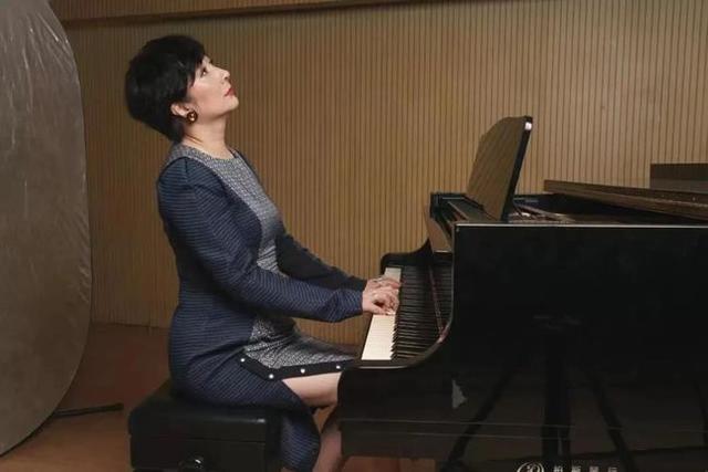 embraceyou是哪位作曲家的作品，embrace again（诠释人类命运共同体的恋歌）