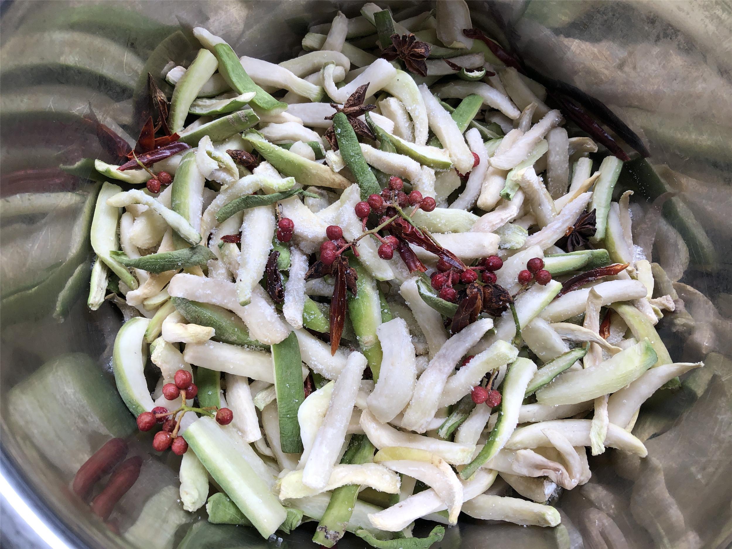 怎么腌萝卜条的做法大全，腌制萝卜条的做法大全家常视频窍门（60岁大妈分享配方）