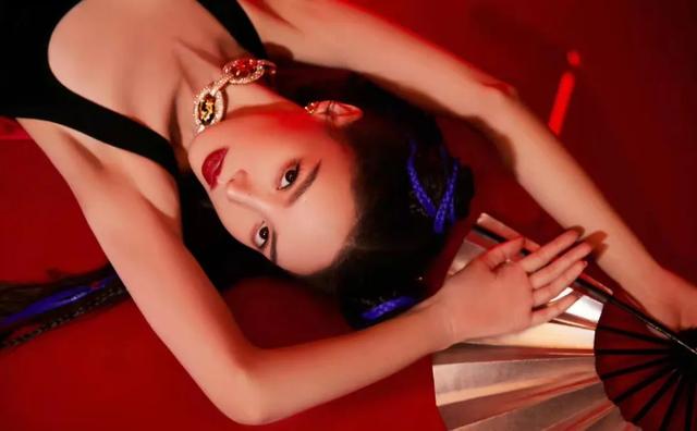 虎的成语吉祥语，李易峰跟金鱼合影（虎成语大全四字吉祥语）