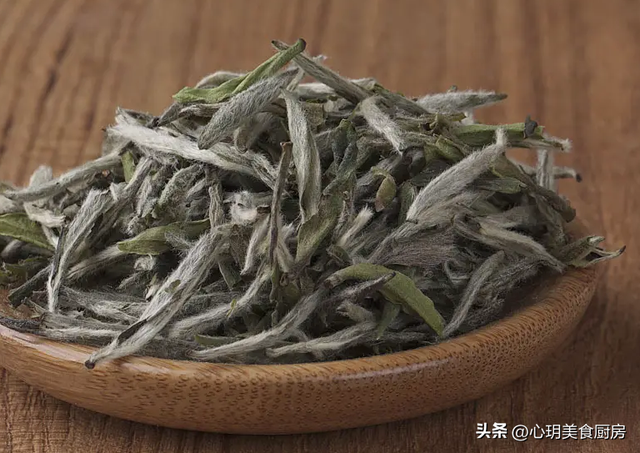 买茶叶时应该注意哪些事情，去茶叶市场买茶叶需要注意什么（选购茶叶的注意事项有哪些）