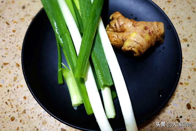 烩羊肉的家常做法，红烩羊肉的最正宗做法（只放4种料就够了）