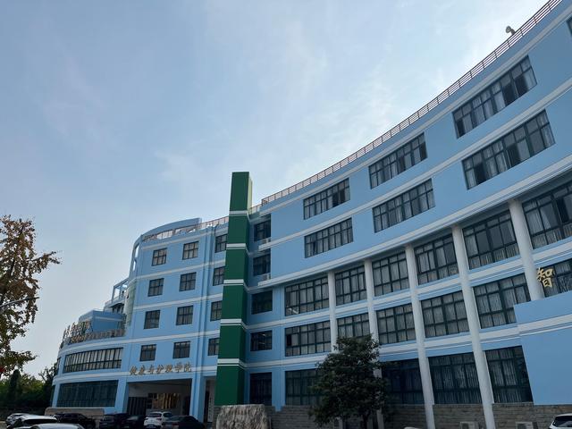 武昌理工学院宿舍，武昌理工学院好不好（宿舍楼、实验室、教室升级改造了）