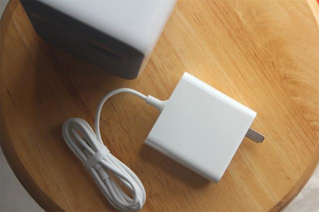 小米投影仪mini，装进背包里的移动影院