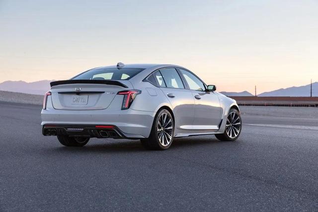 v8引擎车都什么车，v8引擎什么意思（有史以来最强悍的15辆V8发动机汽车）