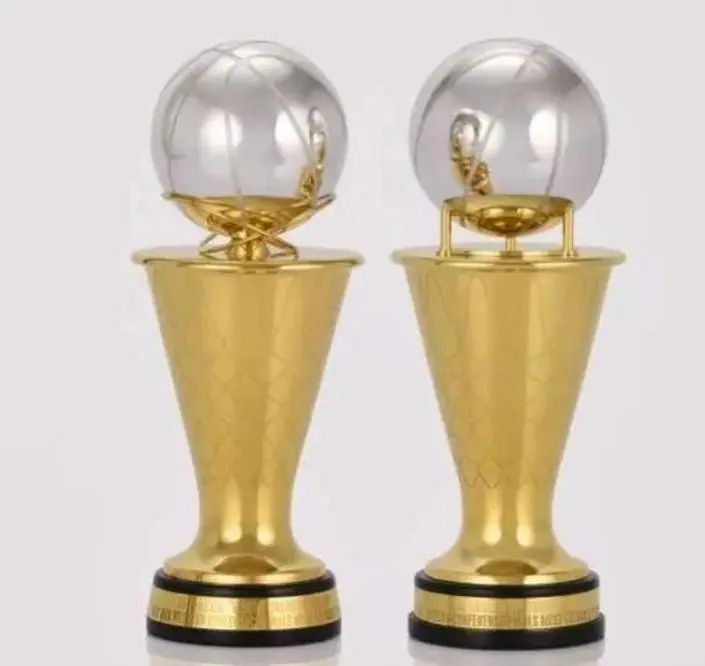 西部冠军奖杯:奥斯卡·罗伯特森杯