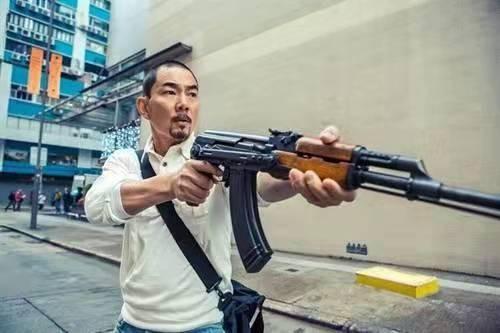 抢劫犯最喜欢抢哪些人，抢劫犯会对什么人下手（10分钟打劫5间金铺）
