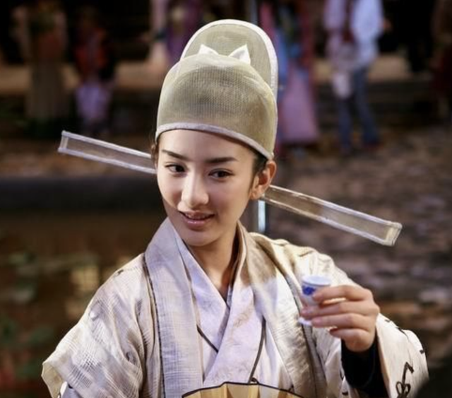 新上海滩方艳芸最后咋了，上海滩中的方艳芸（10位“大变脸”的内娱女神）