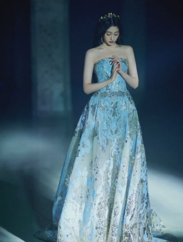 没有整过容的女明星，90年没整过容的女明星（“不老女神”现原形）