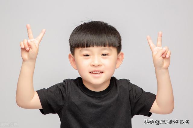 朝气蓬勃的意思，朝气蓬勃是什么意思（充满了活泼开朗、生机勃勃的景象）
