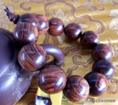 紫油梨和黄花梨的区别，紫油梨和黄花梨的区别图片（你知道缅甸黄花梨、老挝黄花梨、印度紫花梨吗）