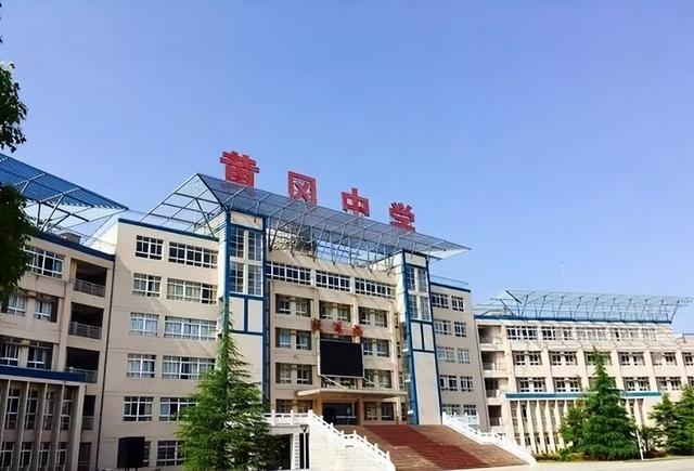 湖北省黄冈中学，黄冈中学为什么那么出名（曾“称霸全国”的黄冈中学）