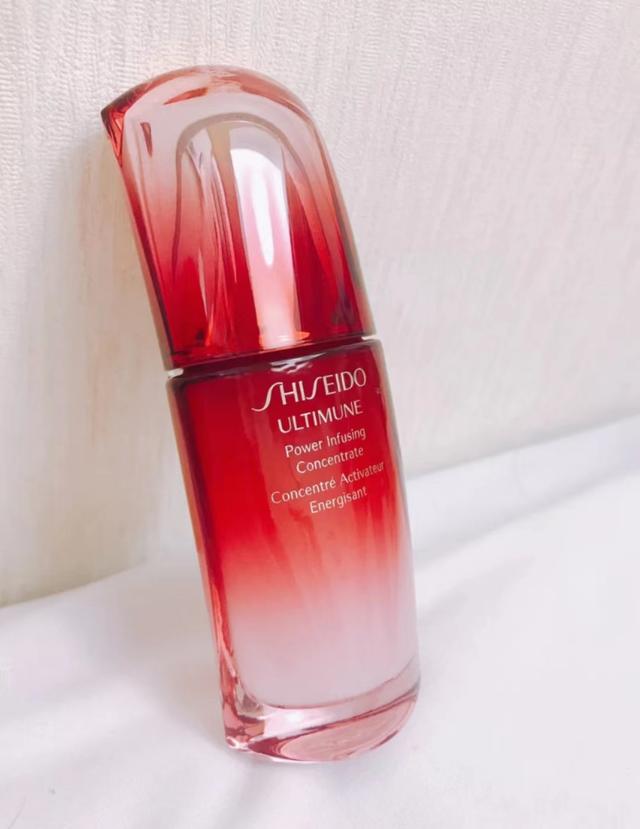 雅诗兰黛精华液适合什么皮，雅诗兰黛精华液适合什么皮肤（雅诗兰黛初抗老首选）