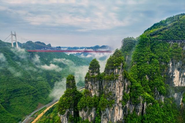 湘西终于开通高铁了，“湘西最美高铁”即将通车