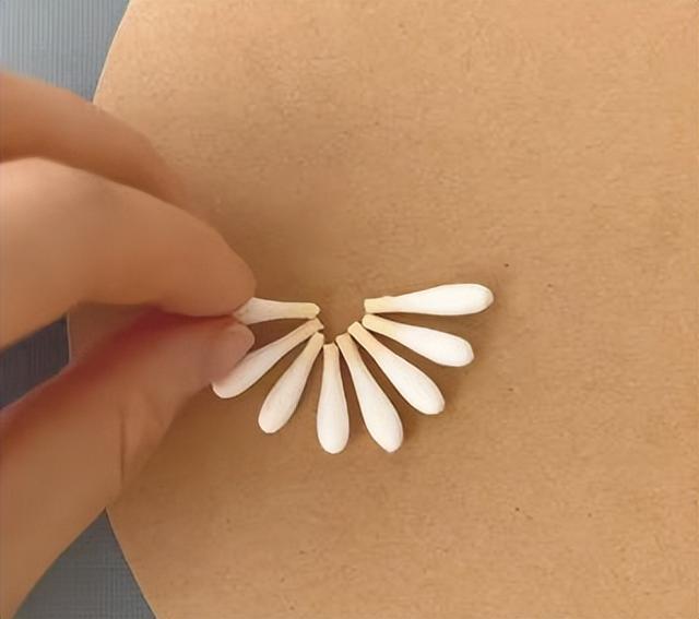 纸花怎么做，手工纸花怎么做（如何用棉签制作小雏菊）