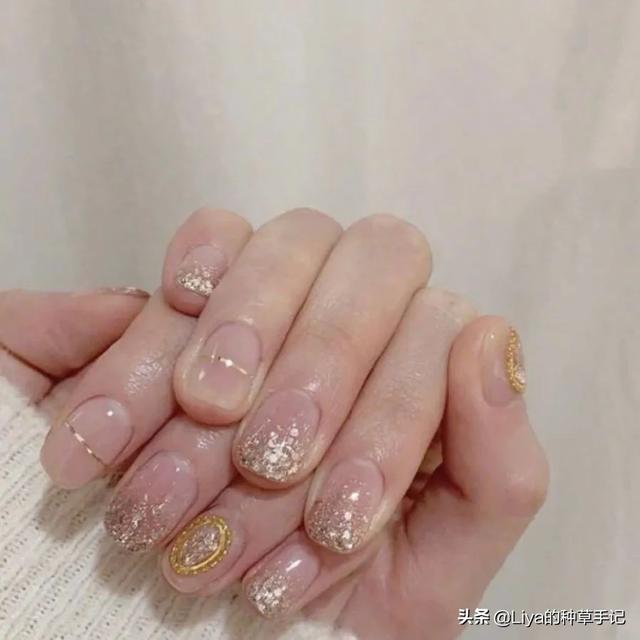 美甲图片夏天显白,显白美甲夏天(显白显嫩的美甲,一眼心动)_犇涌向乾