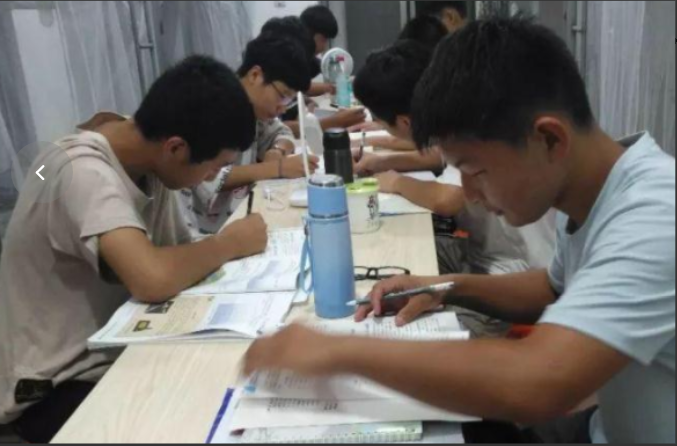 举报学校不放假（湖北一名学生投诉学校放假少）