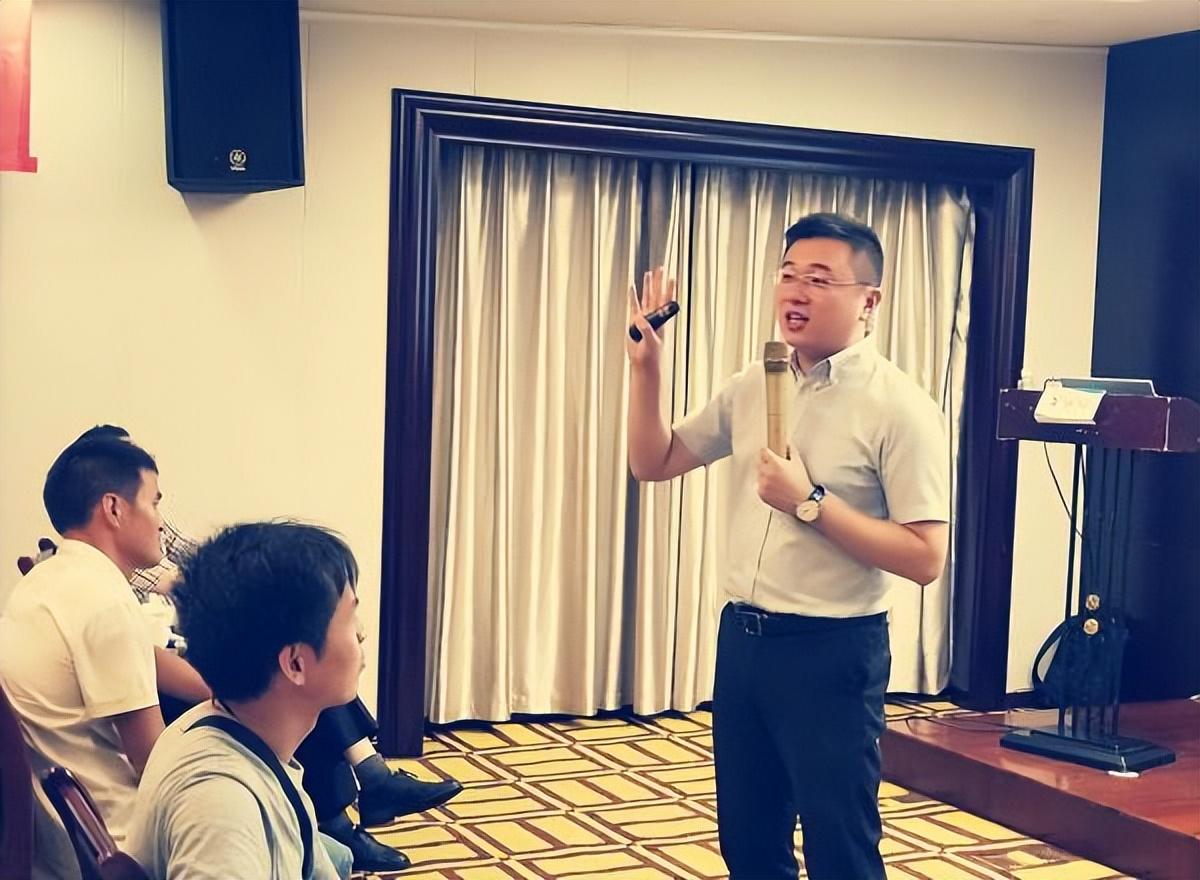 结构化表达三步法是哪三步，年终总结的攻略（结构演讲·三步学会职场公众表达）