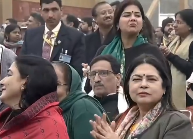 马戏团动物表演，马戏团表演有哪些节目（印度雾霾阅兵又成快乐源泉）