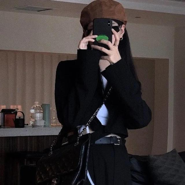 /姊非姊/，微信头像，/姊非姊/（“拽姐，你的头像该换了”）