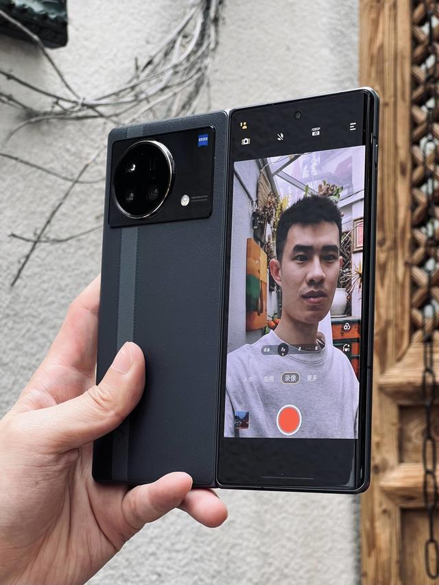 vivo定位登录，vivo云服务登录官网定位（折叠屏深度评测：来得晚）