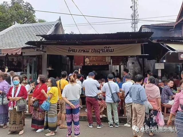 老挝的琅勃拉邦风情，到底有多狼狈和尴尬