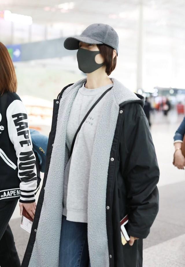 灰色卫衣怎么穿时髦，灰色卫衣穿什么外套（袁泉的穿衣技巧真值得一学）