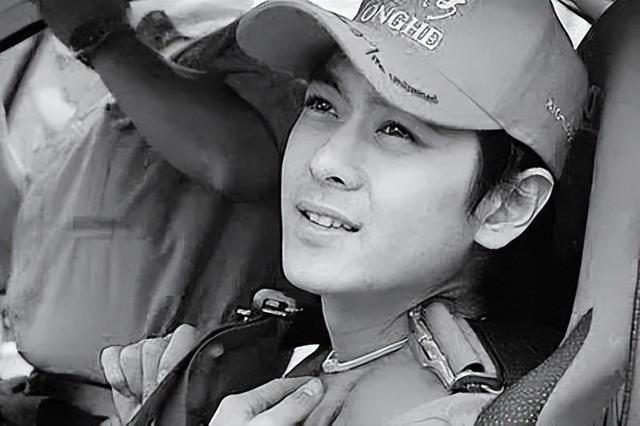 中国赛车手一个月工资多少，中汽联赛车驾照报名（娱乐圈五位赛车手）