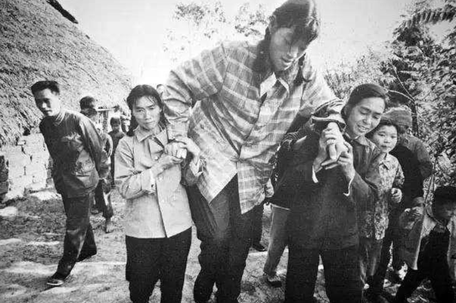 世界上有没有巨人，世界上真的存在巨人吗（中国2.48米“女巨人”）