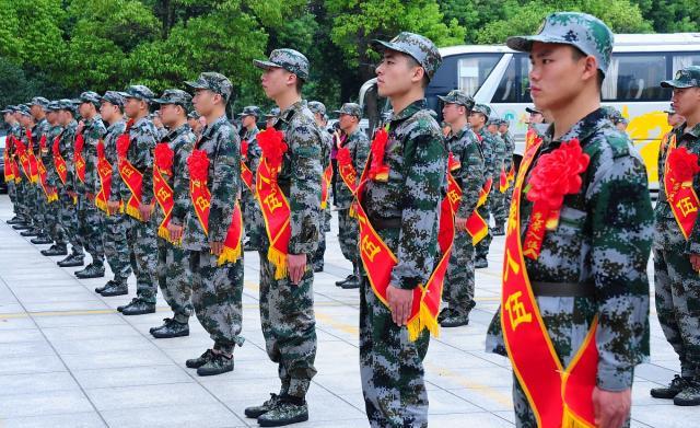 当兵有工资吗，6种家庭不能参军（本科生当两年兵能拿七笔钱）