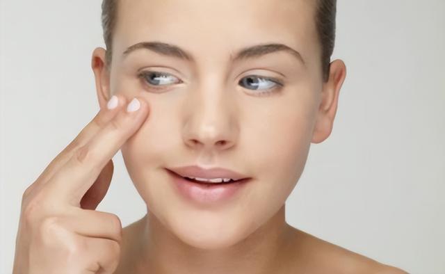 比较好的保湿眼霜排行榜 保湿眼霜哪个牌子好用，比较好的保湿眼霜排行榜（这4款公认好用的眼霜）