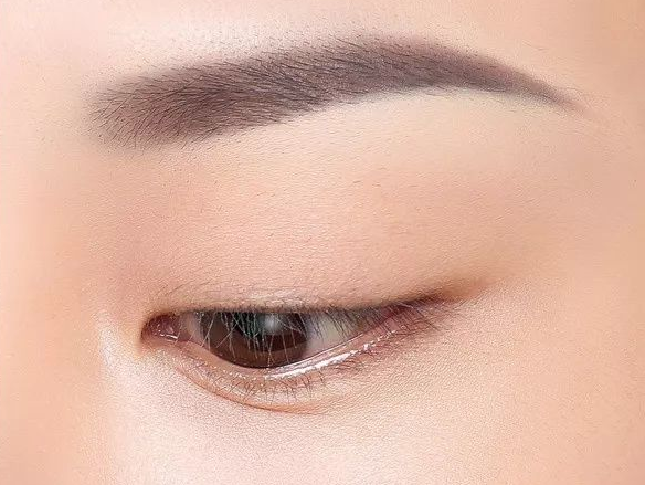 单眼皮怎么画眼影，单眼皮眼线画法（单眼皮怎么才能画出好看的眼妆）