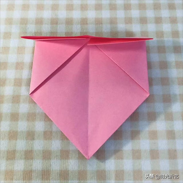 怎么用纸做一个盒子，怎样用纸来制作盒子（折纸教程之纸盒）