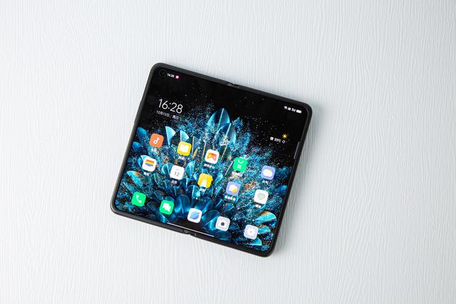 oppo手机分屏怎么弄，oppo手机怎么分屏（一台手机双线操作，OPPO）