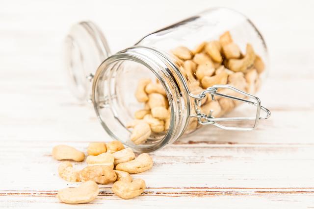 腰果的营养价值有哪些，储存及它的营养价值和禁忌