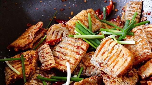 红烧踏板鱼的家常做法,清蒸踏板鱼的家常做法(中秋节亲朋好友吃饭)