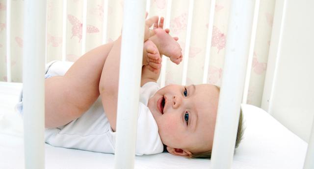 0到6个月的婴儿早教内容，0到6个月的婴儿早教内容是什么（0-6个月宝宝处于“视听刺激期”）