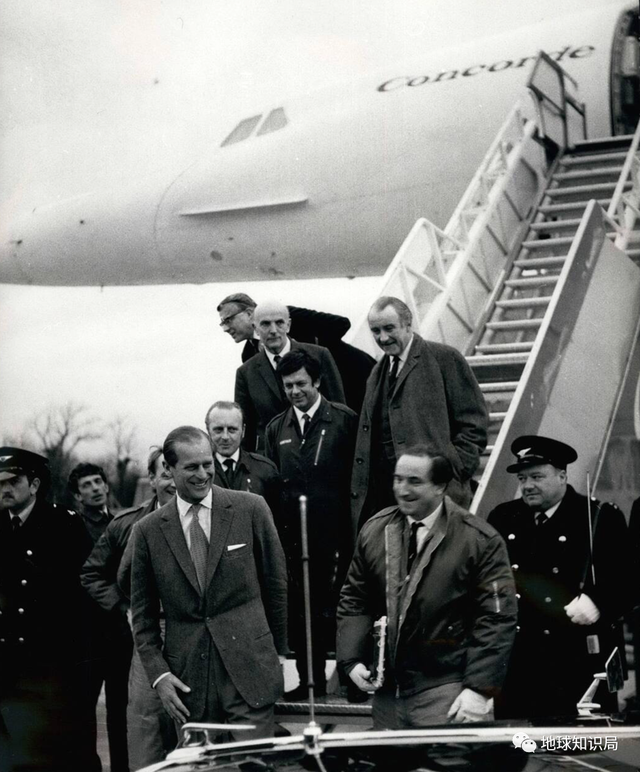 简笔画飞机的画法，二加三画小鸟（这么厉害的飞机，为啥没人敢坐）